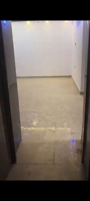 Room in 3 BHK Apartment at Proview Officer City, Raj Nagar Extension – for Rent