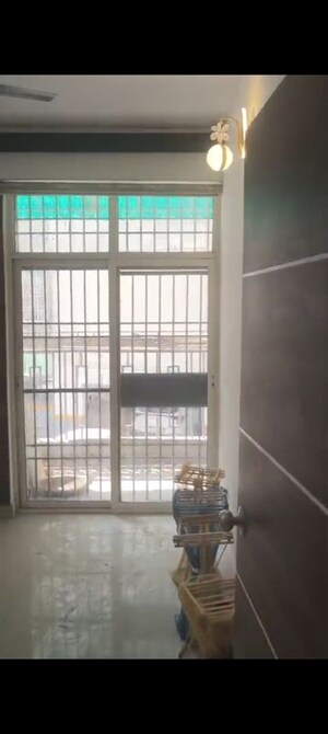 Room in 3 BHK Apartment at Proview Officer City, Raj Nagar Extension – for Rent