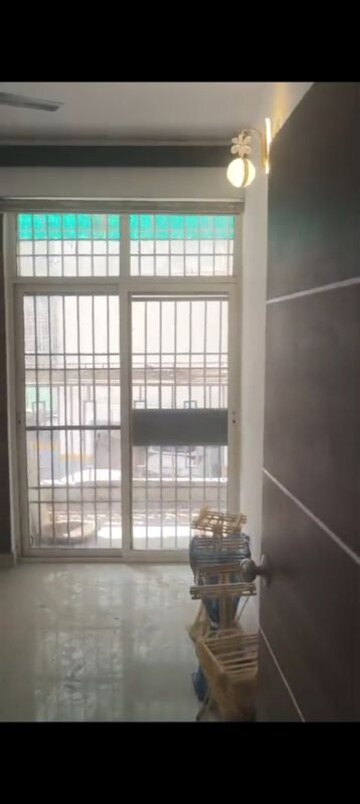 Room in 3 BHK Apartment at Proview Officer City, Raj Nagar Extension – for Rent