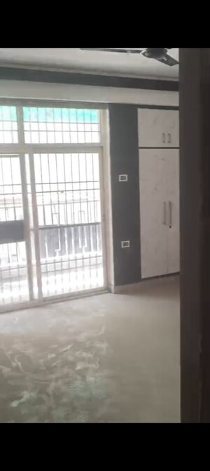 Room in 3 BHK Apartment at Proview Officer City, Raj Nagar Extension – for Rent