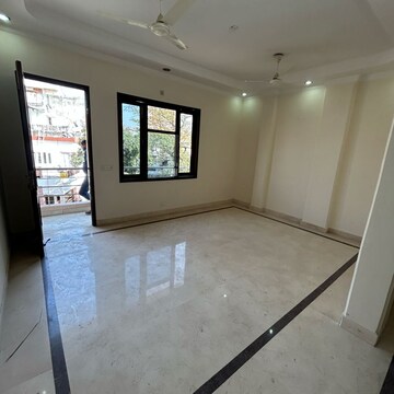 Room in 3 BHK Builder Floor at South Extension ii – for Sale