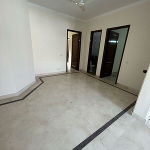 Room in 3 BHK Builder Floor at South Extension ii – for Sale