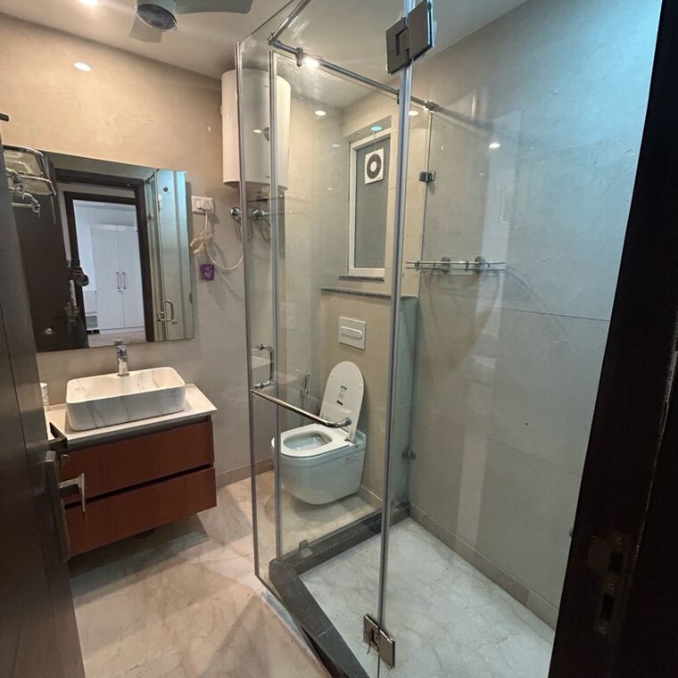Bathroom, south extension i 4 Bedroom 1800 Sq.Ft. Builder Floor In South Extension I Delhi 10046944