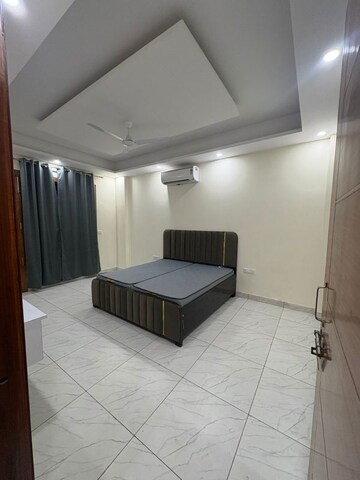 Bedroom in 3 BHK Builder Floor at Sector 38 – for Rent