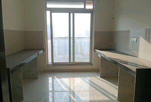 Room in 4 BHK Apartment at Lodha Sterling, Kolshet Road – for Sale