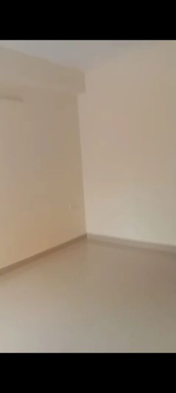 Room in 3 BHK Apartment at Proview Officer City, Raj Nagar Extension – for Rent