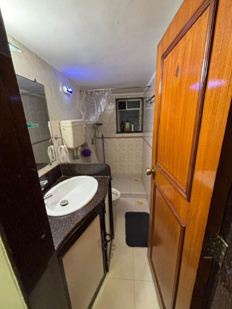Bathroom, bandra west 2 Bedroom 700 Sq.Ft. Apartment In Bandra West Mumbai 10046752