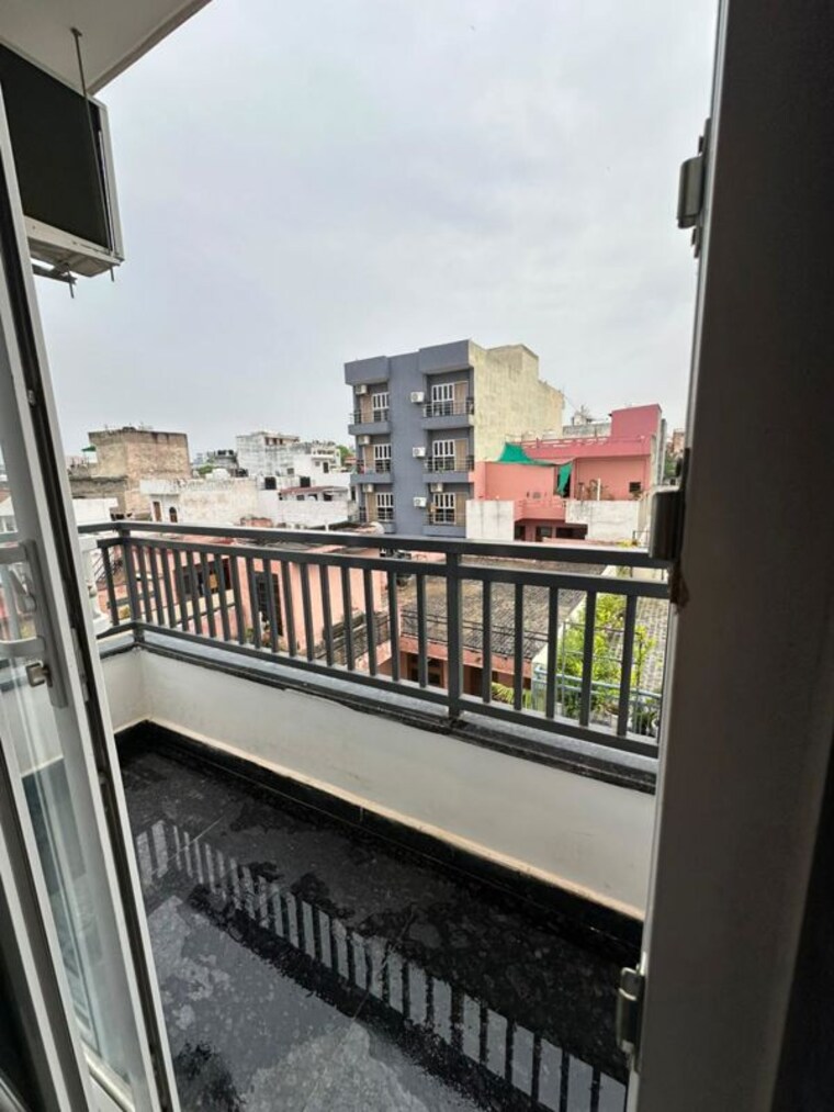 Balcony, sector 15 1 RK 450 Sq.Ft. Builder Floor In Sector 15 Gurgaon 10047030