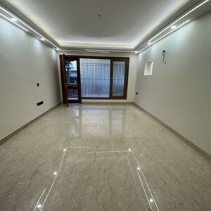 Room in 3 BHK Builder Floor at South Extension I – for Sale