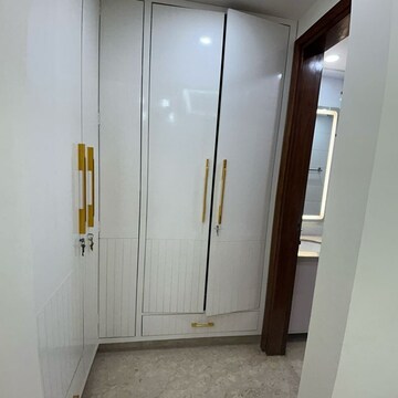 Building Lobby in 3 BHK Builder Floor at South Extension I – for Sale