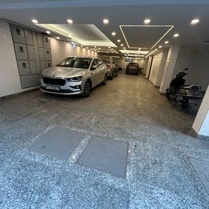 Parking in 3 BHK Builder Floor at South Extension I – for Sale