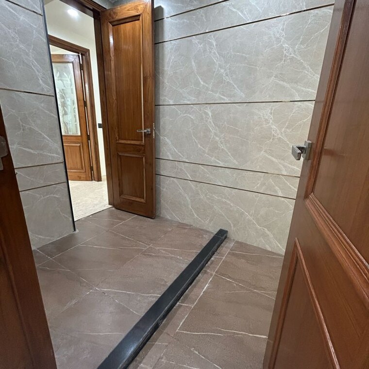 Balcony, south extension i 3 Bedroom 2300 Sq.Ft. Builder Floor In South Extension I Delhi 10047031