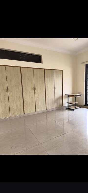 Bedroom in 2 BHK Apartment at Link Plaza Malad, Malad West – for Rent
