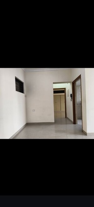 Room in 2 BHK Apartment at Link Plaza Malad, Malad West – for Rent