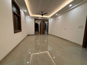 Room in 2 BHK Builder Floor at Saket – for Rent