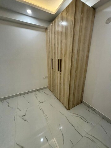 Room in 1 BHK Apartment at Green Square, Kasarvadavali – for Sale