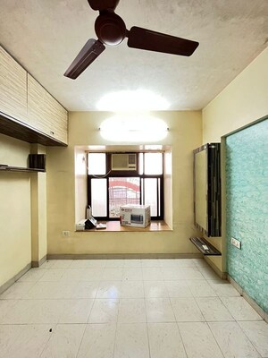 Room in 1 BHK Apartment at Green Hills, Kandivali East – for Rent