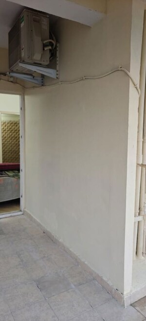 Room in 2 BHK Apartment at Gaur Yamuna City, Gaur Yamuna City – for Rent
