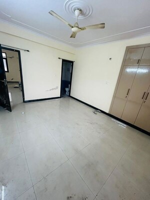 Room in 3 BHK Apartment at Aiims Apartments, Sector 21d – for Rent