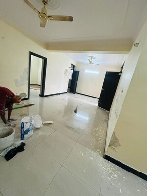 Team Area in 3 BHK Apartment at Aiims Apartments, Sector 21d – for Rent
