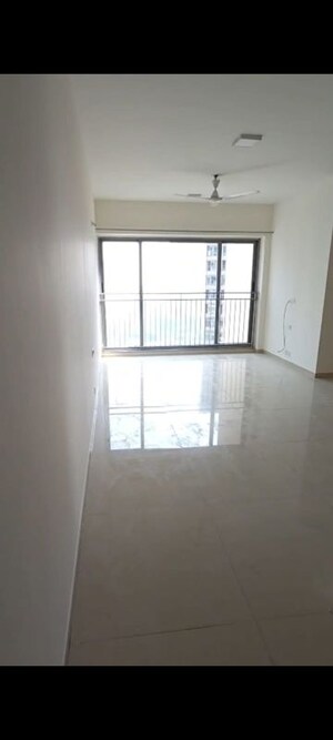 Room in 2 BHK Apartment at Kalpataru Parkcity Sunrise A, Kolshet Road – for Rent