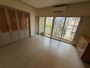 Room in 2 BHK Apartment at Bandra West – for Rent