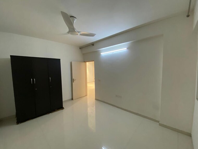 Room, tulip-violet 3 Bedroom 1578 Sq.Ft. Apartment In Sector 69 Gurgaon 10047393