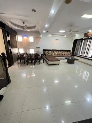 Team Area in 2 BHK Apartment at Aparna I B-17, Shalimar Garden – for Rent