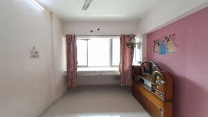 Room in 1 BHK Apartment at Andheri West – for Rent