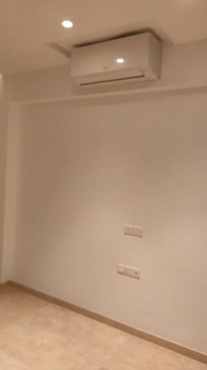 Room in 3 BHK Apartment at Hiranandani Highland, Powai – for Rent