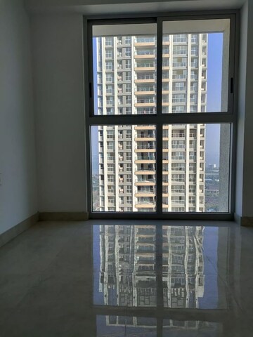 Room in 3 BHK Apartment at Lodha Venezia, Parel – for Rent