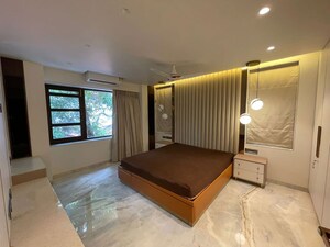 Bedroom in 3.5 BHK Apartment at Bandra West – for Rent