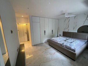 Bedroom in 3.5 BHK Apartment at Bandra West – for Rent