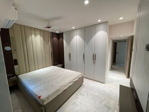 Bedroom in 3.5 BHK Apartment at Bandra West – for Rent