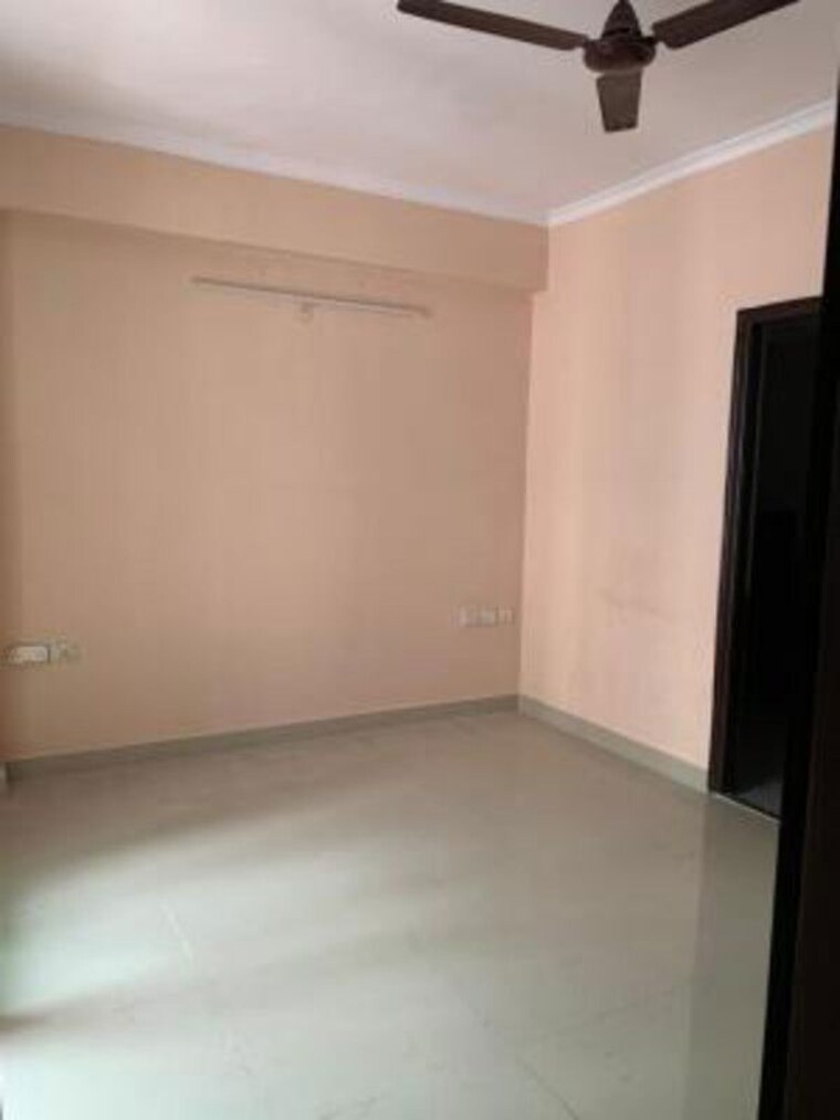 Room, alpha ii greater noida 1.5 Bedroom 40 Sq.Mt. Independent House In Alpha Ii Greater Noida Greater Noida 10047199