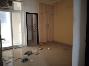 Room in 4 BHK Villa at Amrapali Dream Valley, Tech Zone 4 Greater Noida – for Rent