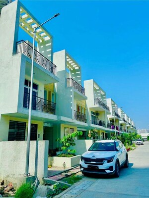 4 BHK Villa – Exterior View View at Amrapali Dream Valley, Tech Zone 4 Greater Noida - for Rent