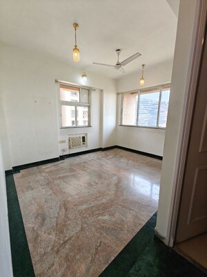 Room in 3 BHK Apartment at Hiranandani Verona Co op Housing Society Ltd, Powai – for Rent