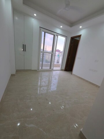 Room in 2 BHK Builder Floor at Saket – for Rent