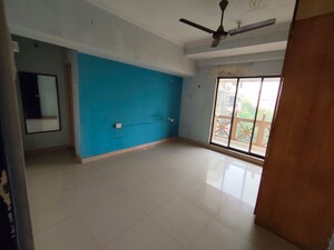 Room in 3 BHK Apartment at Reminess Apartment, Bandra West – for Rent