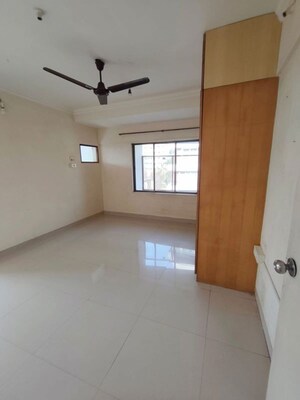 Room in 3 BHK Apartment at Reminess Apartment, Bandra West – for Rent