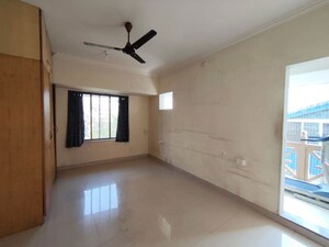 Room in 3 BHK Apartment at Reminess Apartment, Bandra West – for Rent