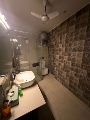Bathroom in 6 BHK Builder Floor at Ansal Plaza Gurgaon, Palam Vihar – for Rent