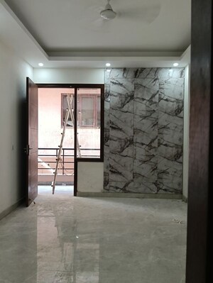 Room in 3 BHK Builder Floor at Sector 41 – for Rent