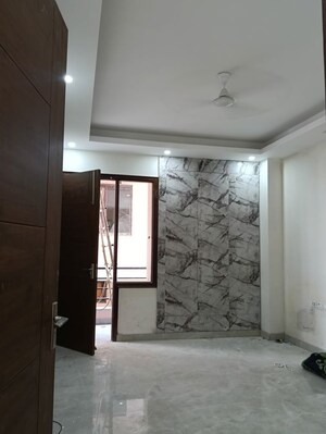 Room in 3 BHK Builder Floor at Sector 41 – for Rent