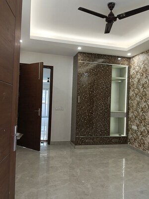 Building Lobby in 3 BHK Builder Floor at Sector 41 – for Rent