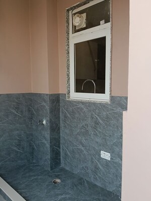 Room in 3 BHK Builder Floor at Sector 41 – for Rent