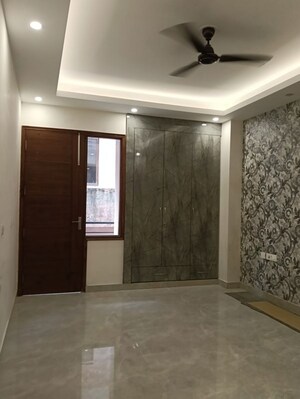 Room in 3 BHK Builder Floor at Sector 41 – for Rent