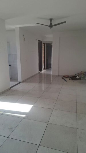 Room in 3 BHK Apartment at Motiaz Royal Citi, Ambala Highway – for Rent