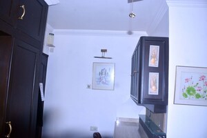 Furnished Amenities in 3 BHK Apartment at Konark Classic, Bandra West – for Rent